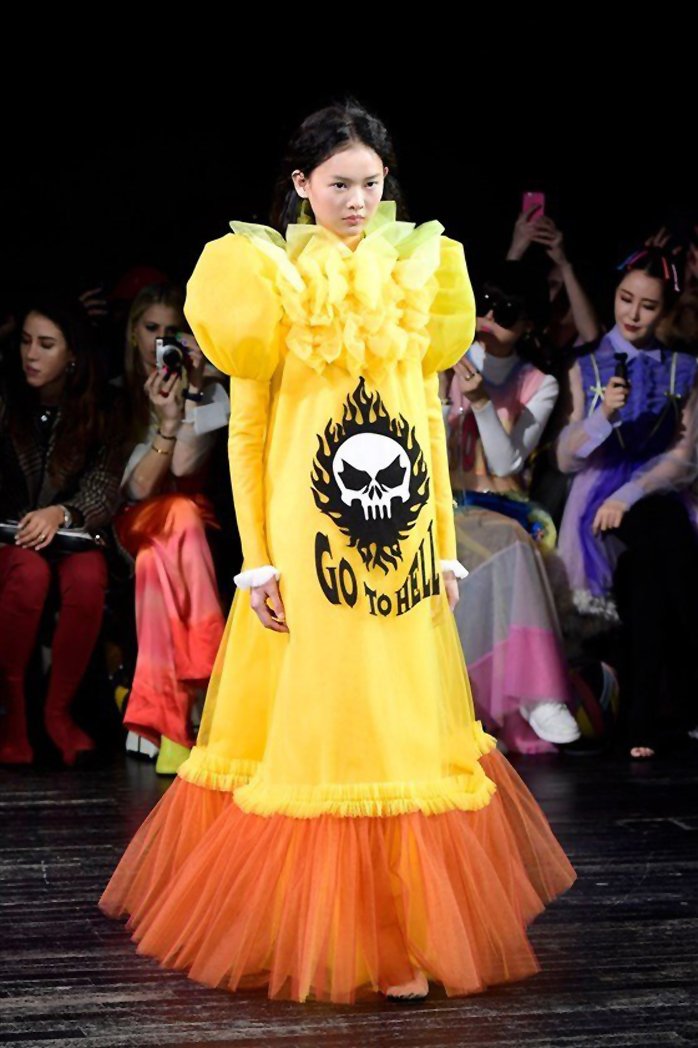 RUNWAY-SHOW-VICTOR & ROLF HILARIOUS-YELLOW AND ORANGE DRESS